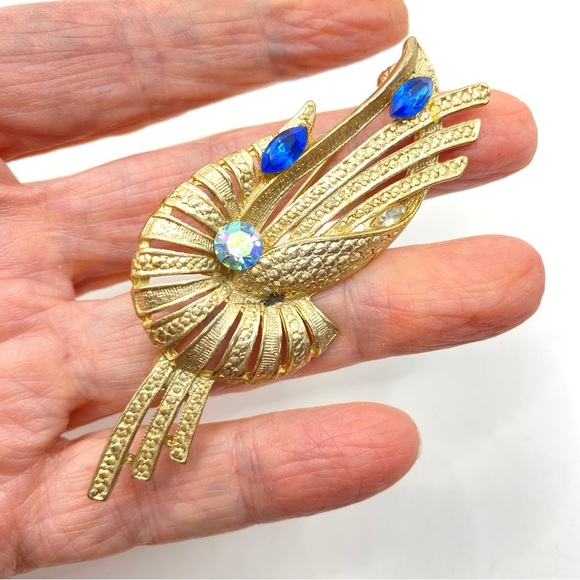 Vintage Gold Tone Blue Rhinestone Brooch - Picture 4 of 7